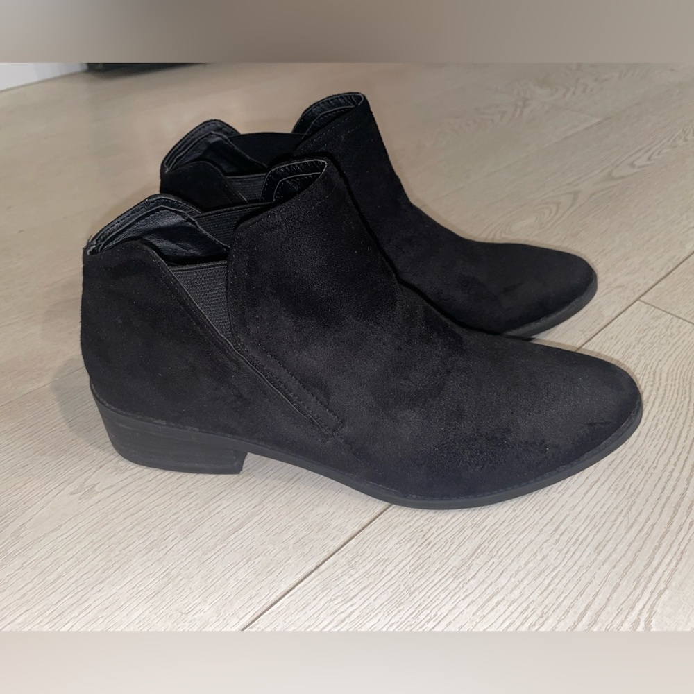 Steve Madden black booties